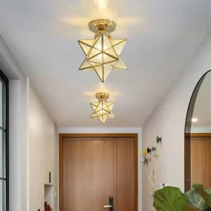 Plafonnier étoile dorée moderne design géométrique luminaire verre métal lumière diffuse salle à manger entrée décoration intérieure élégance Plafonnier étoile dorée moderne design géométrique luminaire verre métal lumière diffuse salle à manger entrée décoration intérieure élégance