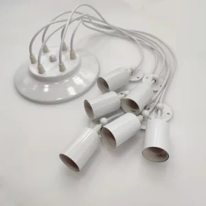 Plafonnier suspendu métal blanc design moderne minimaliste pour salon chambre cuisine éclairage flexible suspensions ajustables lumière épurée Plafonnier suspendu métal blanc design moderne minimaliste pour salon chambre cuisine éclairage flexible suspensions ajustables lumière épurée
