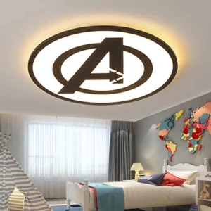 Plafonnier moderne LED design thématique super-héros logo central chambre enfant décoration intérieure éclairage luminaire plafond noir blanc univers geek