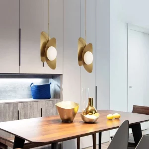 Suspension métal doré verre opalin design moderne art déco éclairage intérieur salon cuisine chambre bureau élégance lumière chaleureuse Suspension métal doré verre opalin design moderne art déco éclairage intérieur salon cuisine chambre bureau élégance lumière chaleureuse