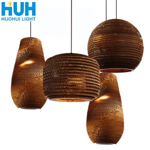 Suspension carton ondulé design moderne éco-responsable lumière tamisée intérieur salon chambre bureau café luminaire décoratif artisanal style contemporain Suspension carton ondulé design moderne éco-responsable lumière tamisée intérieur salon chambre bureau café luminaire décoratif artisanal style contemporain