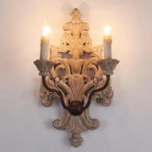 Applique murale métal orné style baroque lumière chandelle salon chambre entrée décoration intérieure classique élégance antique ambiance romantique