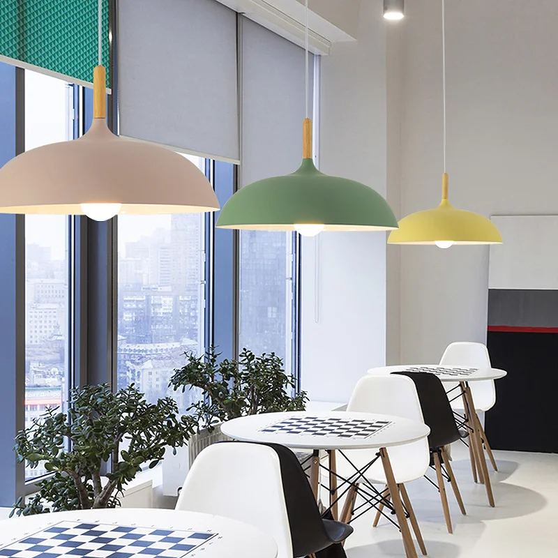 Plafonnier bois nordique aluminium abat-jour design minimaliste suspensions éclairage chaleureux salon salle à manger chambre Art déco