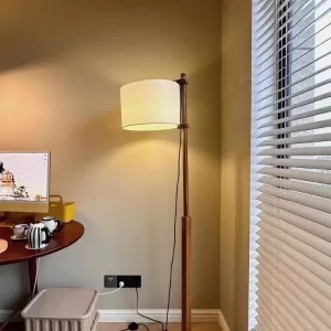 Lampadaire bois design scandinave moderne éclairage intérieur chambre salon lampadaire déco élégant lumière chaleureuse stable haute qualité Lampadaire bois design scandinave moderne éclairage intérieur chambre salon lampadaire déco élégant lumière chaleureuse stable haute qualité