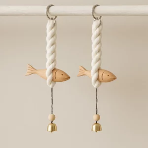 Décoration murale suspendue poisson en bois naturel artisanal design scandinave nordique intérieur apaisant home décor unique