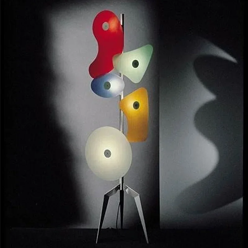 Lampadaire scandinave créatif LED design moderne avec 5 abat-jour colorés pour salon chambre éclairage artistique et chaleureux