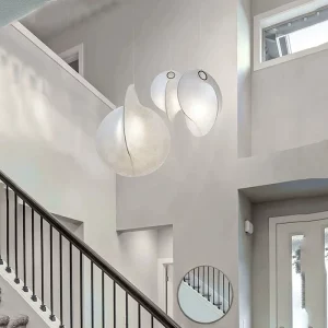 Suspension en tissu design moderne luminaire éclairage intérieur ambiance chaleureuse style sculptural minimaliste salon chambre Suspension en tissu design moderne luminaire éclairage intérieur ambiance chaleureuse style sculptural minimaliste salon chambre