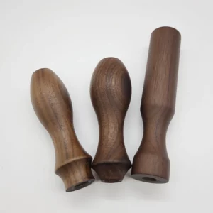 Accessoires en bois massif noyer design artisanal style rustique nordique manches poignées déco élégante durable Accessoires en bois massif noyer design artisanal style rustique nordique manches poignées déco élégante durable