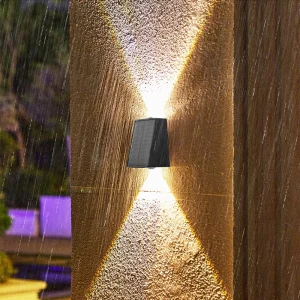 Applique murale extérieure solaire  design moderne minimaliste  lumière ambianté jardin patio  résistance aux intempéries  économie d’énergie  installation autonome  style contemporain  éclairage extérieur élégant