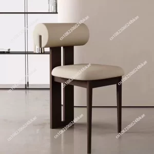 Chaise design moderne en bois sombre et tissu crème style scandinave pour salon salle à manger bureau élégance naturelle Chaise design moderne en bois sombre et tissu crème style scandinave pour salon salle à manger bureau élégance naturelle