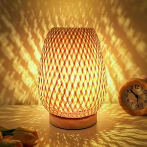 Lampe tissée en bambou naturel style bohème art déco éclairage chaleureux décoration intérieure chambre salon bureau lumière douce artisanale