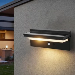 Applique murale solaire extérieure moderne avec capteur de mouvement design minimaliste lumière chaude diffuse IP65 étanche idéale pour jardin porche et balcon Applique murale solaire extérieure moderne avec capteur de mouvement design minimaliste lumière chaude diffuse IP65 étanche idéale pour jardin porche et balcon