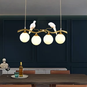 Suspension moderne en verre et métal doré avec oiseaux décoratifs design nordique épuré pour salon salle à manger éclairage chaleureux et original