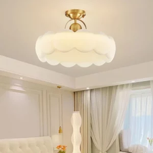 Plafonnier moderne tissu blanc doré design épuré chambre salon éclairage doux élégance naturelle lumière chaleureuse économique