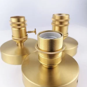Base de douille pour suspensions en métal doré design moderne épuré éclairage personnalisable style industriel pour salon chambre cuisine lumière chaleureuse élégance sophistiquée Base de douille pour suspensions en métal doré design moderne épuré éclairage personnalisable style industriel pour salon chambre cuisine lumière chaleureuse élégance sophistiquée