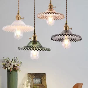 Suspension en verre et métal design industriel vintage intérieur élégant éclairage chaleureux salle à manger cuisine bar café Suspension en verre et métal design industriel vintage intérieur élégant éclairage chaleureux salle à manger cuisine bar café