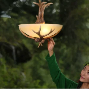 Plafonnier en résine design rustique nature inspiration bois cervidé luminaire intérieur décoration élégant chaleureux salon cuisine Plafonnier en résine design rustique nature inspiration bois cervidé luminaire intérieur décoration élégant chaleureux salon cuisine