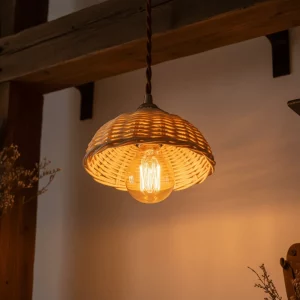 Suspension en rotin design rustique artisanal  luminaire intérieur chaleureux pour salon  chambre ou cuisine