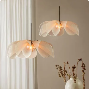 Suspension en tissu et métal design floral moderne ambiance lumière douce éclairage salon chambre bar décoration intérieure élégante Suspension en tissu et métal design floral moderne ambiance lumière douce éclairage salon chambre bar décoration intérieure élégante