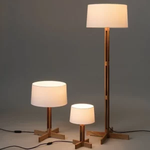 Lampadaire en bois naturel design nordique moderne avec lampes de table éclairage chaleureux minimaliste