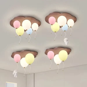 Plafonnier en bois nuage ballons colorés lumière chaude chambre enfant design moderne scandinave bois naturel éclairage créatif économies d’énergie élégance