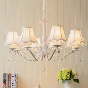 Lustre en cristal et tissu blanc/rose/bleu/violet  design classique et vintage  intérieur élégant  chambre à coucher  salon  lumière chaleureuse  décoration raffinée