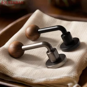 Poignée de porte bois noyer design industriel moderne salle de bain cuisine rangement meuble fixations métalliques noir argent naturel élégance Poignée de porte bois noyer design industriel moderne salle de bain cuisine rangement meuble fixations métalliques noir argent naturel élégance