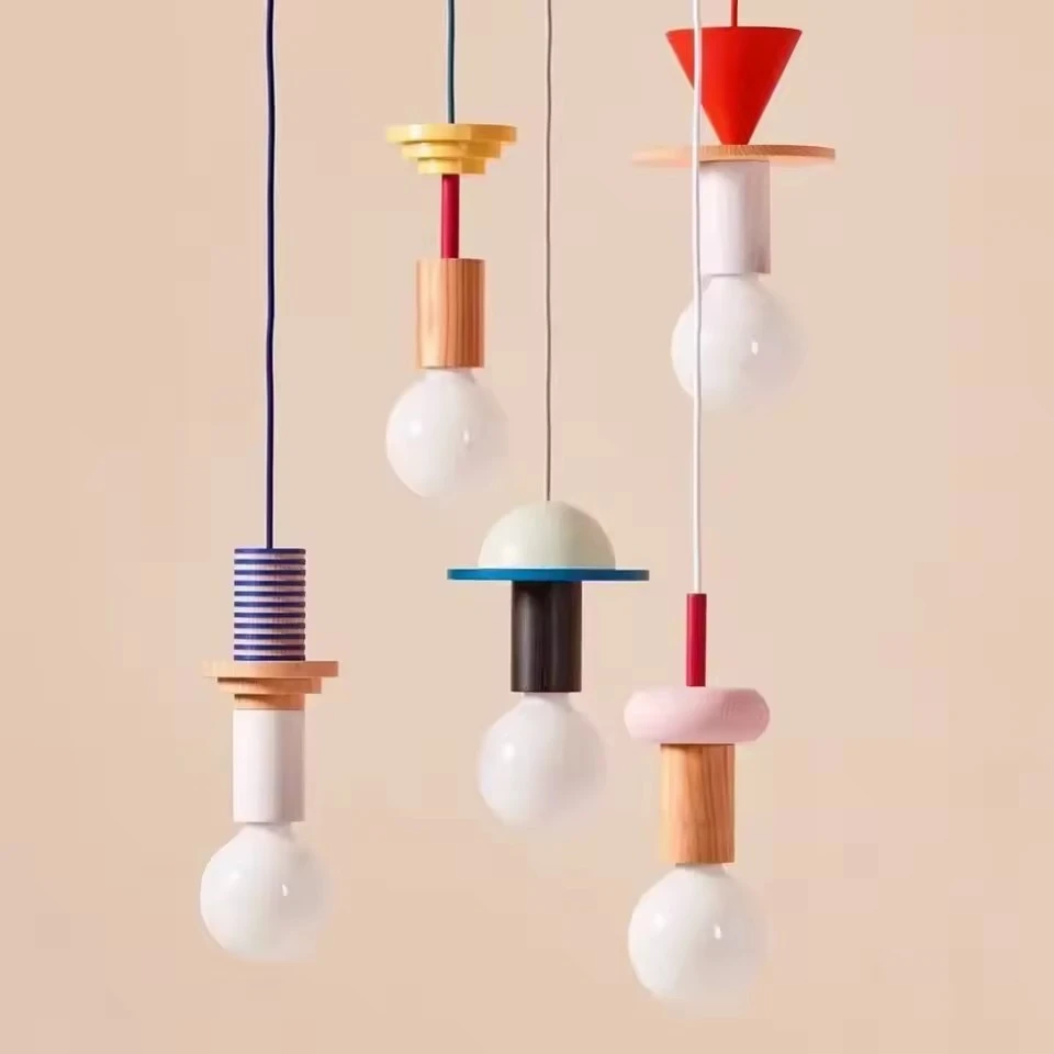 Suspension bois coloré design moderne nordique éclairage chaleureux salon cuisine LED économies d’énergie luminaire artistique