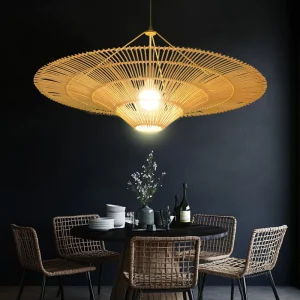 Suspension en bambou design scandinave lumière chaleureuse salle à manger salon restaurant éclairage naturel moderne intérieur élégant