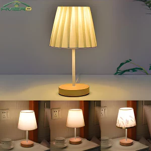 Lampe de table bois nordique design scandinave éclairage chaleureux LED tissu naturel minimalist chambre salon économie d’énergie élégance