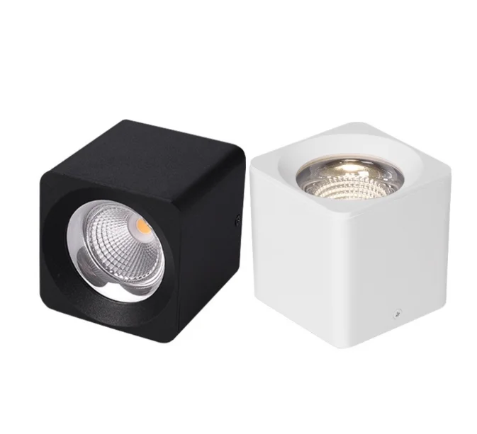 Plafonnier LED métal moderne minimaliste éclairage intérieur design salle séjour bureau contemporain lumière discrète efficace
