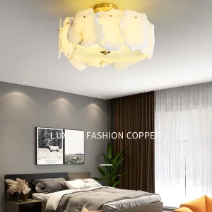 Plafonnier moderne design artistique en laiton et verre/blanc éclairage adouci salon chambre élégance intérieure luminaire suspendu Plafonnier moderne design artistique en laiton et verre/blanc éclairage adouci salon chambre élégance intérieure luminaire suspendu