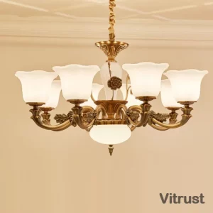 Plafonnier suspendu métal doré design classique floral luminaire verre opale éclairage intérieur salon chambre salle à manger élégance intemporelle lumière chaleureuse Plafonnier suspendu métal doré design classique floral luminaire verre opale éclairage intérieur salon chambre salle à manger élégance intemporelle lumière chaleureuse