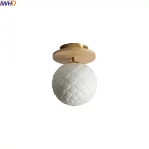 Plafonnier LED en bois naturel design scandinave moderne avec globe céramique texture salle à manger salon éclairage chaleureux économique élégant
