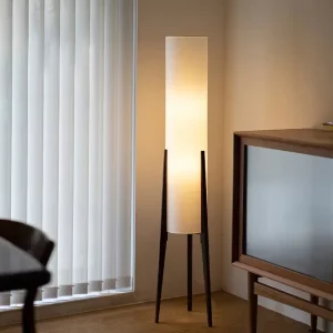 Lampe de sol en bois naturel design scandinave avec abat-jour en tissu lumière chaude pour salon chambre éclairage moderne économie d’énergie Lampe de sol en bois naturel design scandinave avec abat-jour en tissu lumière chaude pour salon chambre éclairage moderne économie d’énergie