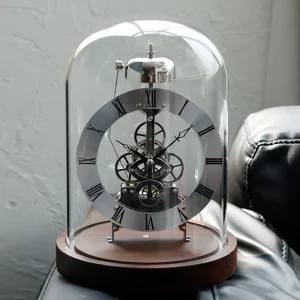 Horloge rétro bois massif noyer dôme verre transparent design steampunk vintage salon bureau décoration intérieure horloge à mouvement mécanique Horloge rétro bois massif noyer dôme verre transparent design steampunk vintage salon bureau décoration intérieure horloge à mouvement mécanique