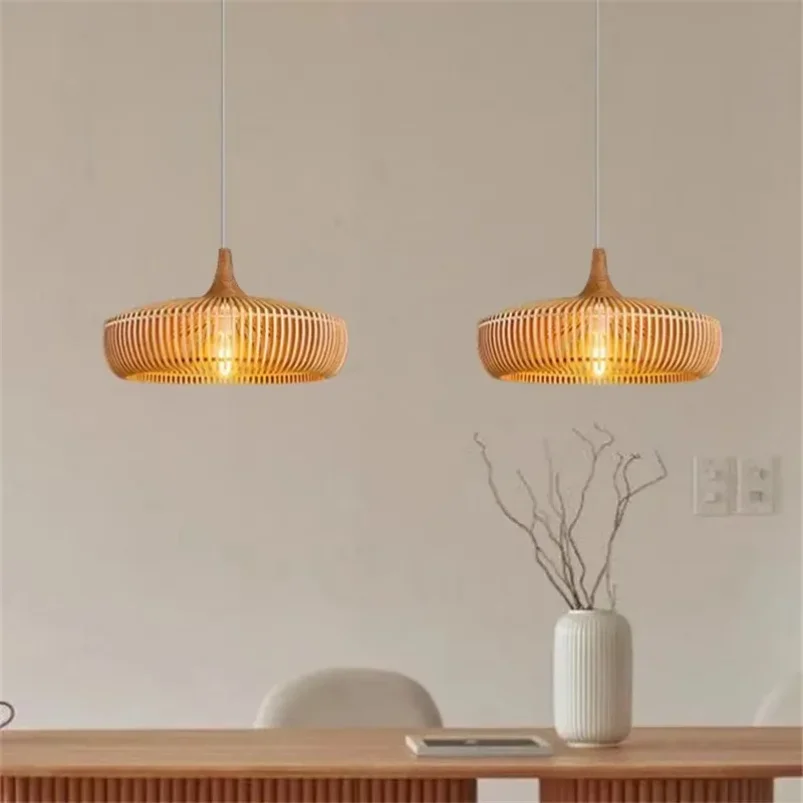 Suspension bois LED design nordique épuré luminaire moderne ambiance chaleureuse salon salle à manger éclairage économique élégant