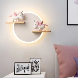Applique murale nordique en bois pour chambre d’enfant  design moderne et ludique avec licornes  éclairage LED chaleureux  déco enfantine élégante et durable