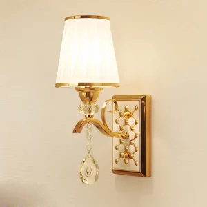 Applique murale LED moderne style élégant métal doré verre cristal lumière douce salon chambre corridor décoration intérieure design sophistiqué Applique murale LED moderne style élégant métal doré verre cristal lumière douce salon chambre corridor décoration intérieure design sophistiqué