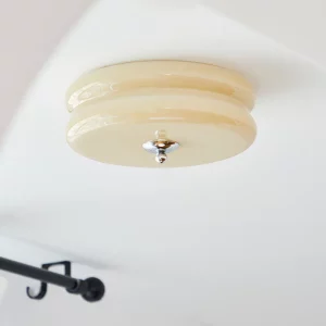 Plafonnier métal laqué design vintage chrome beige décoration intérieur salle séjour chambre éclairage diffus élégant rétro