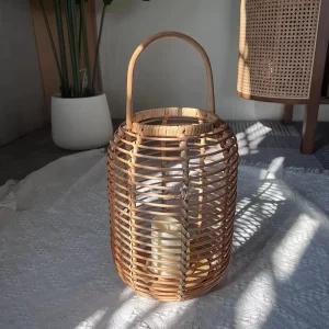 Lanterne en rotin tissé main  décor naturel bohème  style rustique  éclairage chaleureux pour salon et terrasse  ambiance zen