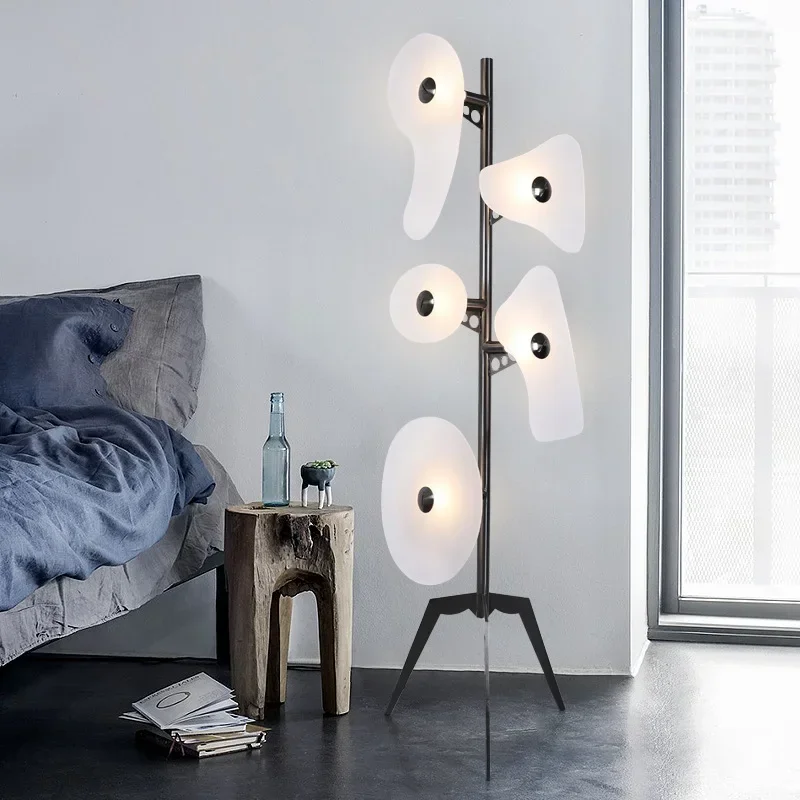 Lampadaire scandinave créatif LED design moderne avec 5 abat-jour colorés pour salon chambre éclairage artistique et chaleureux