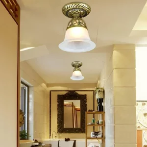 Plafonnier en verre style classique victorien luminaire éclairage intérieur moderne design intemporel lumière chaleureuse élégance décorative