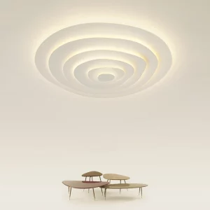 Plafonnier LED métal blanc design moderne minimaliste lumière chaude intensité modulable salon chambre décoration intérieure épurée économie d’énergie élégance