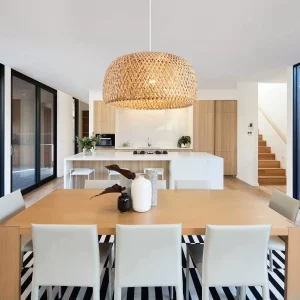 Suspension en rotin naturel design scandinave minimaliste éclairage chaleureux pour salon salle à manger déco élégante Suspension en rotin naturel design scandinave minimaliste éclairage chaleureux pour salon salle à manger déco élégante