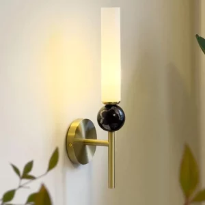 Applique murale moderne minimaliste métal laiton doré sphère noire éclairage doux salon chambre étude
