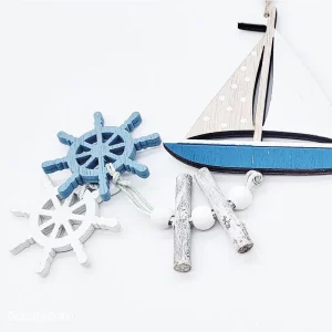Décoration murale bateau à voile bleu en bois style marin nautique bois naturel blanc bleu clair chambre enfant salle de bain décoration maritime thème côtière artisanal élégance naturelle Décoration murale bateau à voile bleu en bois style marin nautique bois naturel blanc bleu clair chambre enfant salle de bain décoration maritime thème côtière artisanal élégance naturelle