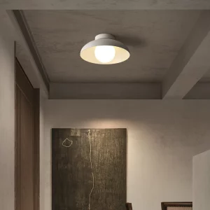Plafonnier industriel moderne métal blanc lumière douce éclairage intérieur salon salle à manger design épuré abat-jour incliné LED économie d’énergie élégance naturelle