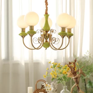 Chandelier vintage métal doré abat-jours verre opalin design rétro salle à manger salon éclairage chaleureux élégant Chandelier vintage métal doré abat-jours verre opalin design rétro salle à manger salon éclairage chaleureux élégant