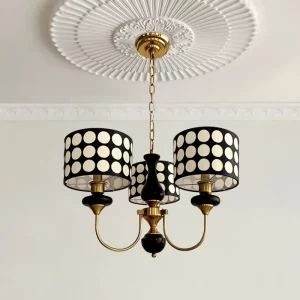 Lustre suspendu moderne en bois et métal doré design vintage-chic pour salon salle à manger hôtel éclairage intérieur chaleureux Lustre suspendu moderne en bois et métal doré design vintage-chic pour salon salle à manger hôtel éclairage intérieur chaleureux